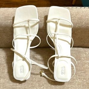 Zara white kitten heel sandals size 6 (36).